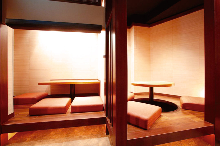 地下1Fには半個室も