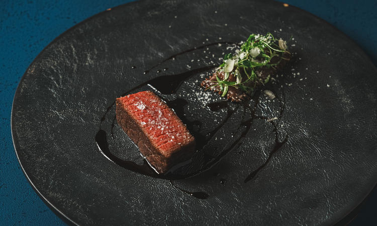 国内外から厳選した食材を使用