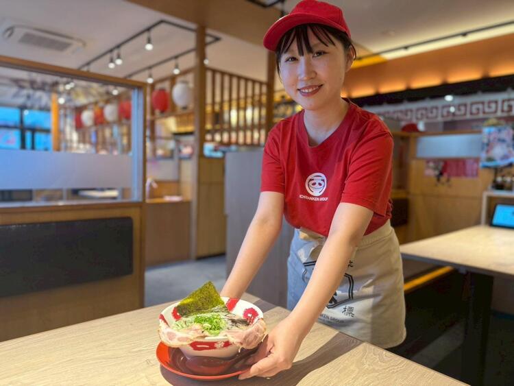 明るい対応ができればOK！髪型＆髪色自由