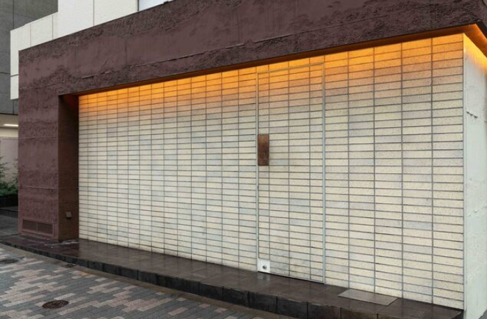 看板はなく、大人の隠れ家的お店です