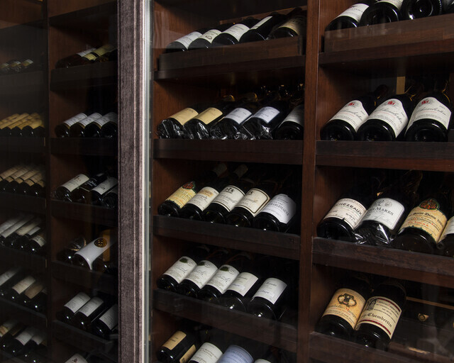 約4,000本を誇る熟成ワインセラー