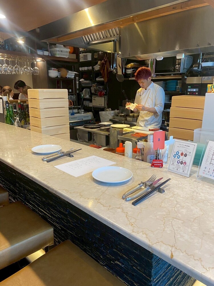 おしゃれに働くフレンチ酒場♪