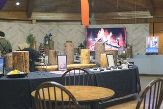 木のぬくもりを感じ、季節ごとの装飾も☆