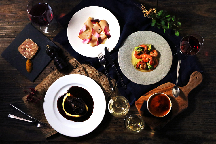 フレンチに遊び心を加えた料理やサービス