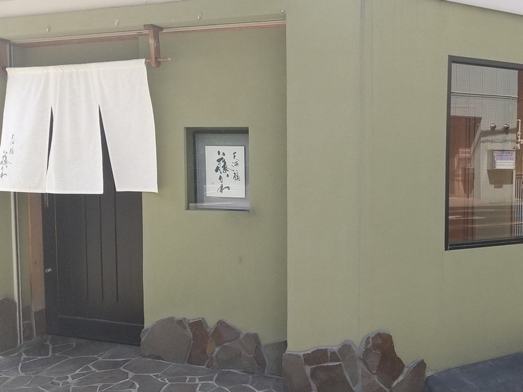 天満橋付近の静かなところに佇んでいます。