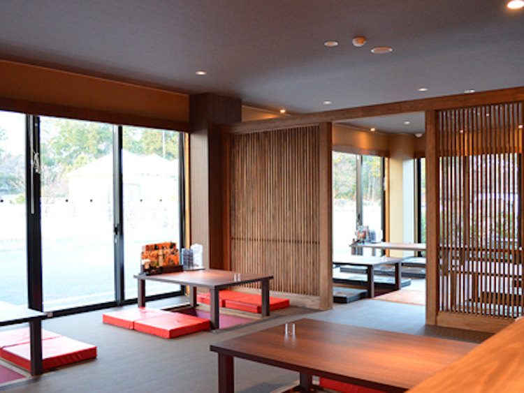 源気温泉万博おゆば　お食事処 鶴亀の詳細画像1