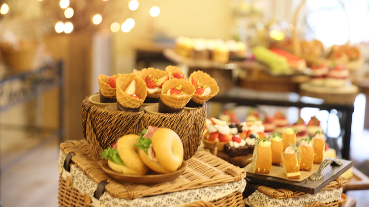 ベーカリーやスイーツも手掛けます。