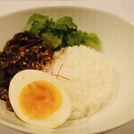 社員、アルバイト関係なく仲良い環境です！