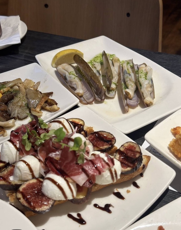 ゆったりした雰囲気の落ち着いた店内