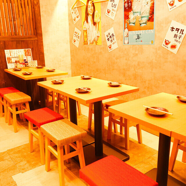 お客様同士の距離が縮まるインテリア