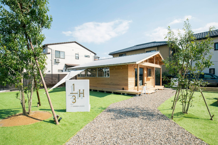 芝生のパークで開放的な空間で働けます！