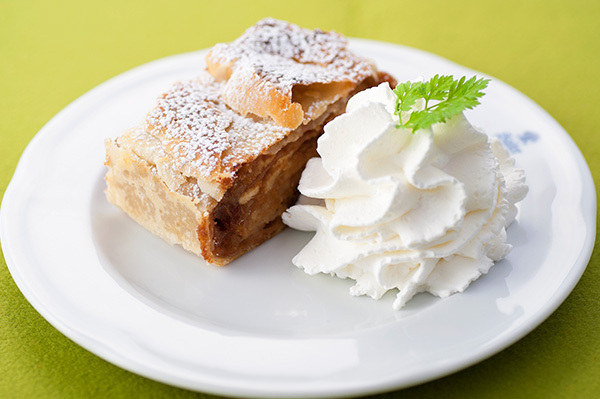 オーストリア風のアップルパイが大人気◎