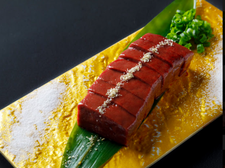 精肉問屋直営ならではの鮮度が自慢の一皿