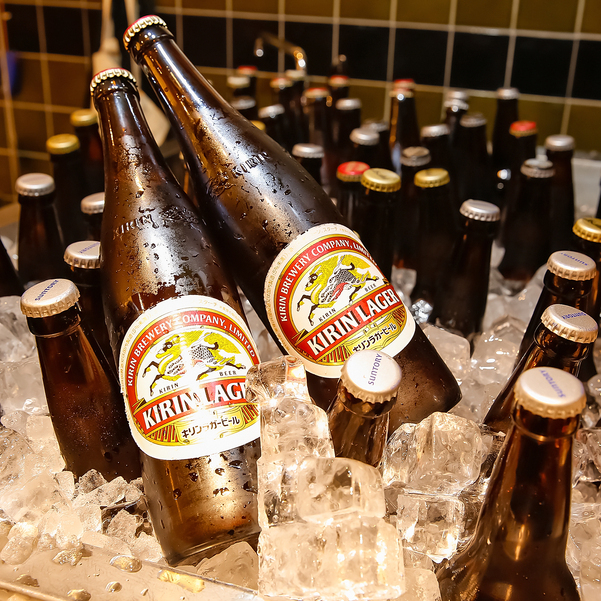 名物の瓶ビールはセルフサービス！