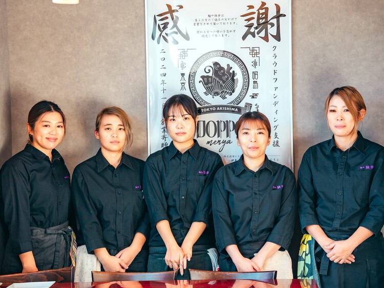 笑顔で温かい気の利く接客が自慢です☆