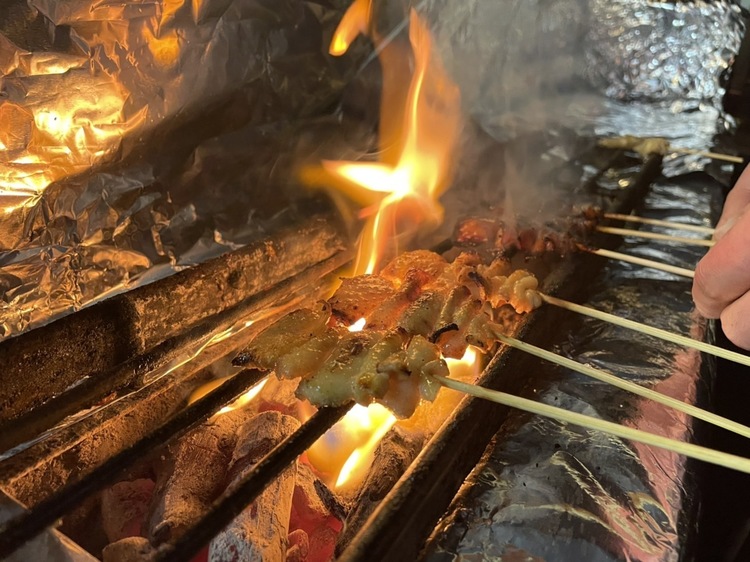 独自開発した「近火の強火」備長炭の焼き台
