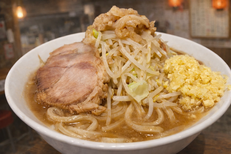 ガツンと美味い！人気家家ラーメン業態！