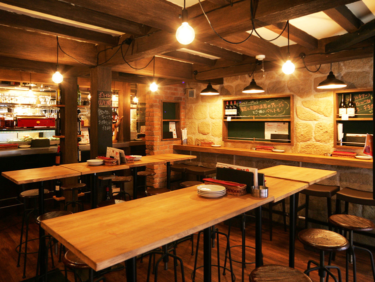 大人の遊び場がテーマの本格的なワインバル