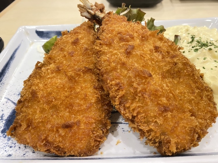 肉厚のアジフライも人気です！