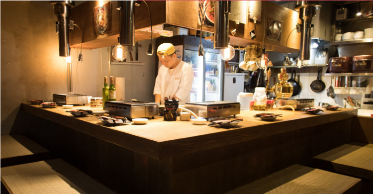 ライブ感のある店内。