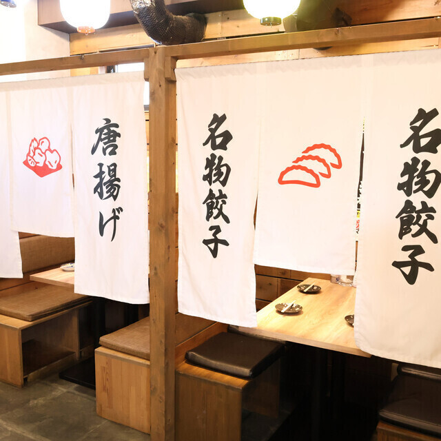 こちらの暖簾が当店の目印です