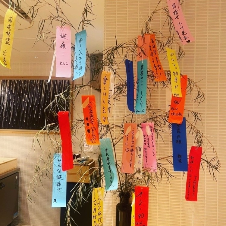 七夕には笹にお客様の短冊を飾ります。