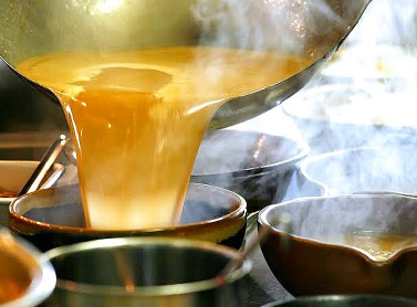 自家製スープが自慢！本物の味を学べます