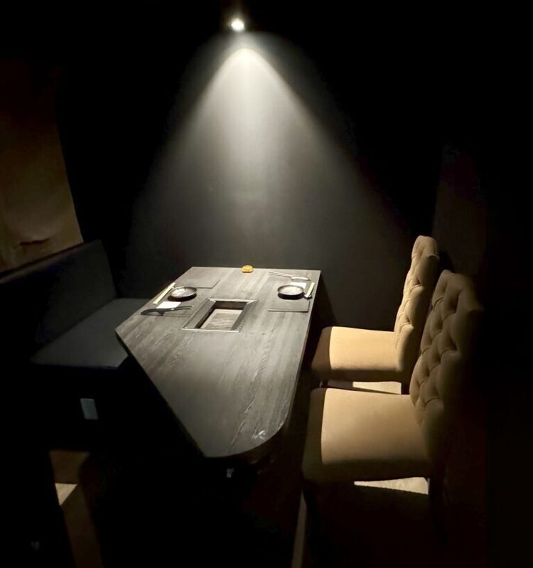 全室個室の落ち着きのある店内