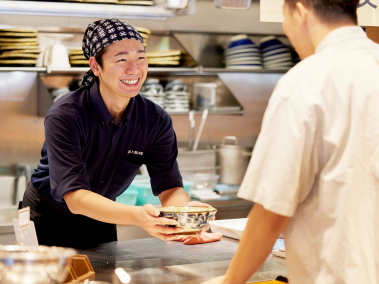 オペレーションしやすい広い厨房