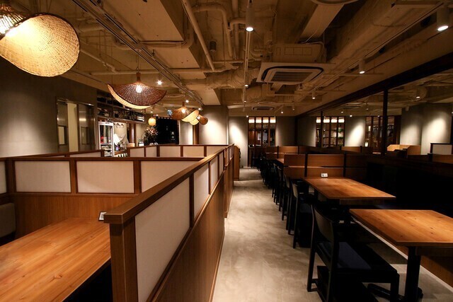 落ち着いた雰囲気の店内