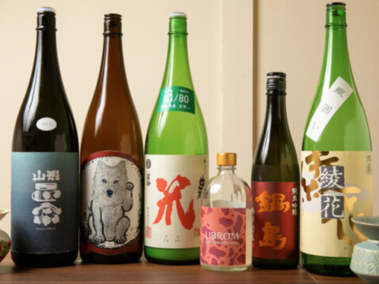 厳選された日本酒と焼酎を中心に豊富な品揃