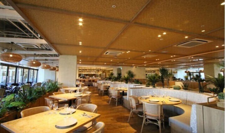 開放感あふれる店内で、心ゆくまで。			