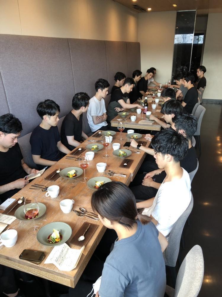 新メニューとワインの説明を聞き、試食。