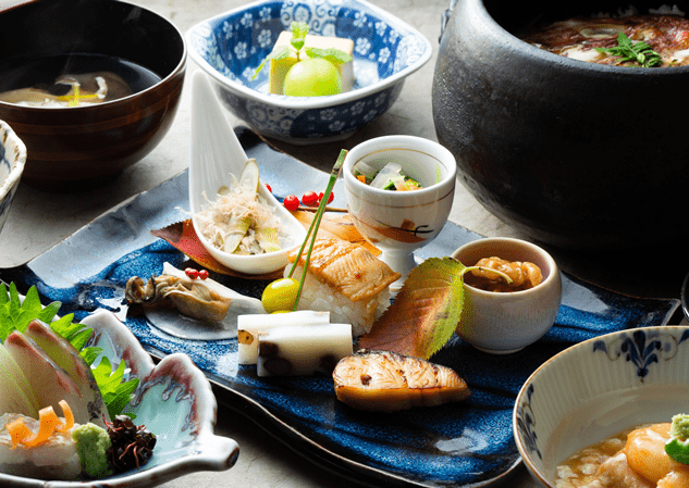 季節の山海の幸を詰め込んだ和割烹