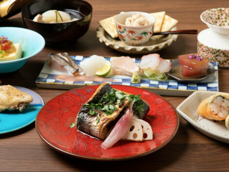 お造りと土鍋ご飯は人気の逸品♪