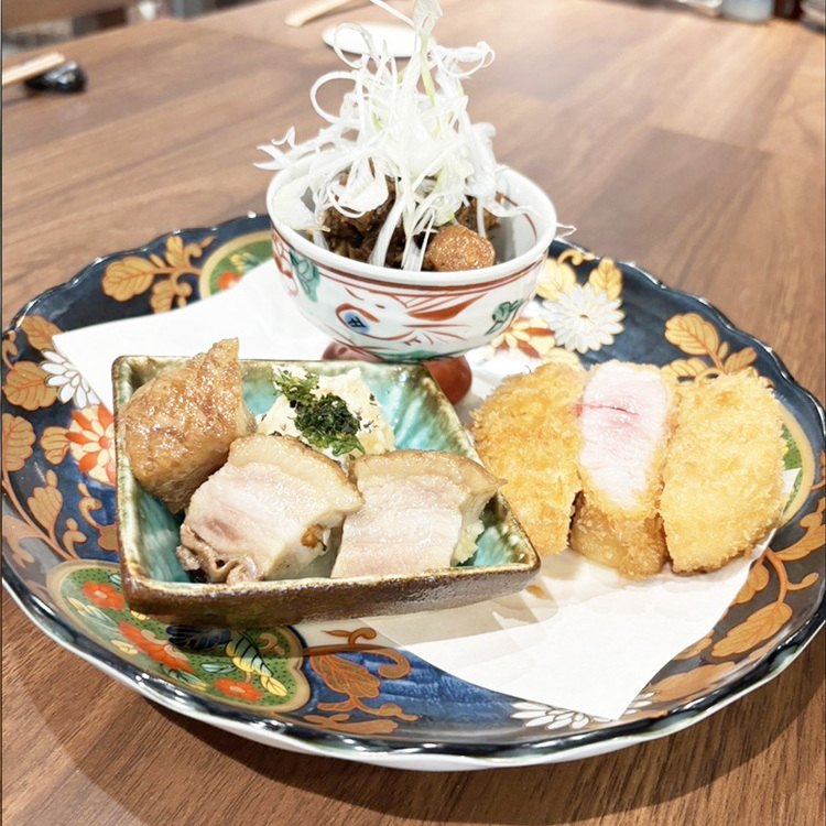 とんかつ創作料理を主にご提供してます!