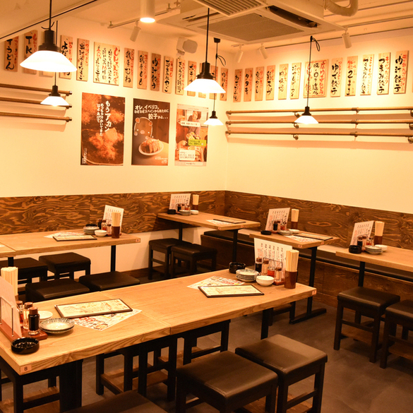 サラリーマン・OL多めの店内です♬