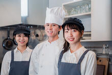 飲食店の仕事種類一覧。未経験から目指せる職種と給料・キャリアパスを完全ガイド