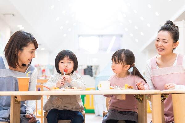 保育園での給食イメージ