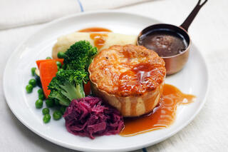  SWAN & LION　Modern British Pubの画像