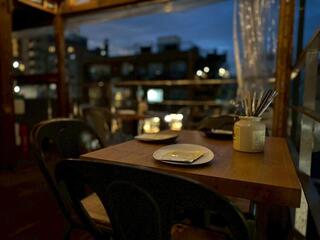 屋根裏のパリ食堂の画像