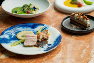 三菱地所運営のプライベートクラブ 内　メインレストラン（丸の内）の画像