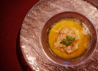 麹町BISTRO階段の途中の画像